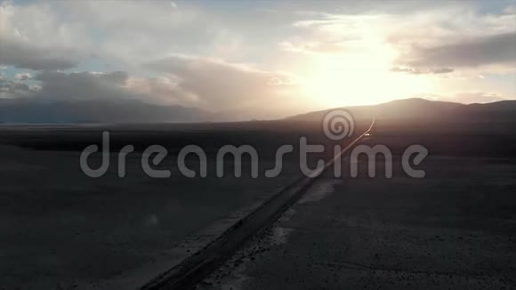 塔吉克斯坦卡拉库尔湖M41帕米尔高速公路阿雷尔德龙射击视频的预览图