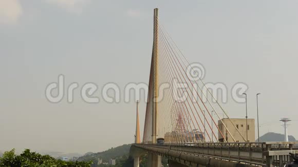 交通繁忙的哈龙城大桥越南视频的预览图
