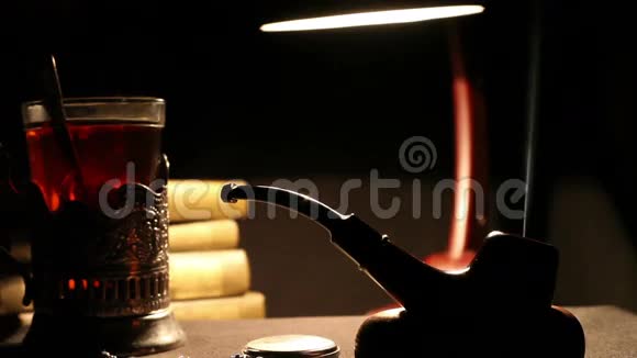 NKVD机柜烟斗茶和台灯视频的预览图