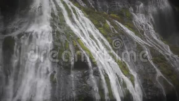 电影黑豹溪瀑布在风河谷斯卡曼尼亚州华盛顿与鼓声水音视频的预览图
