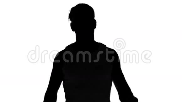 一个男人在白色背景下举起哑铃的剪影视频的预览图