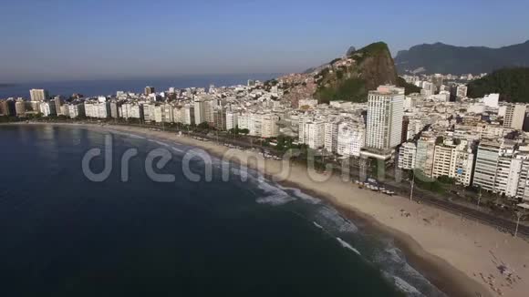 世界上最著名的海滩科帕卡巴纳海滩里约热内卢市巴西视频的预览图