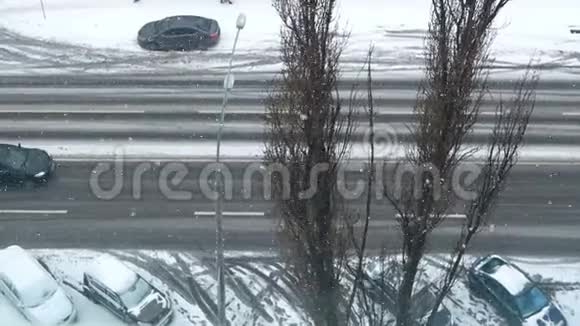 雪道冬车视频的预览图