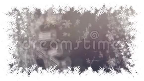 雪花飘落圣诞树接壤视频的预览图