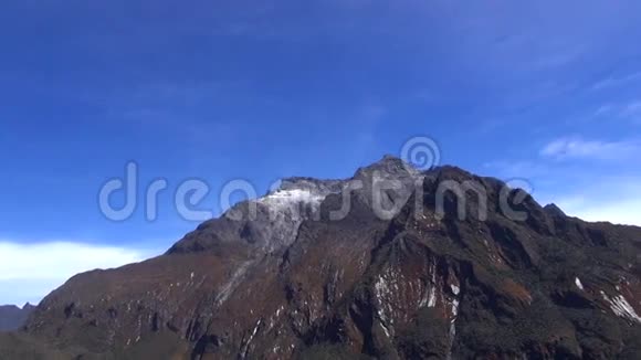 鲁文佐里山脉的景色视频的预览图