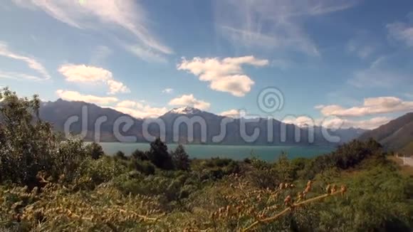 从新西兰的车窗可以看到海洋海岸的道路全景视频的预览图