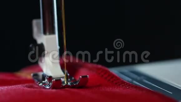 缝纫机上用线缝制针线视频的预览图