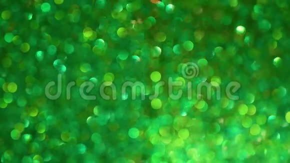 2019年新年绿色模糊的灯光闪闪发光的背景灯光波克视频的预览图