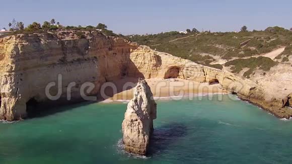 从葡萄牙的普拉亚贝纳吉起飞视频的预览图