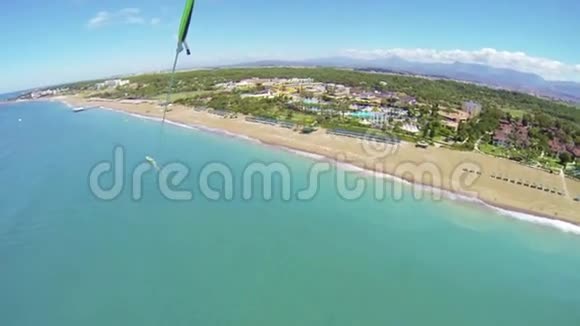 从空中俯瞰热带度假胜地视频的预览图