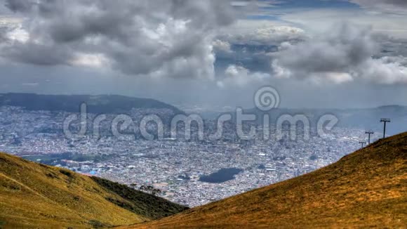 4K超高清时间图厄瓜多尔基多市上空视频的预览图