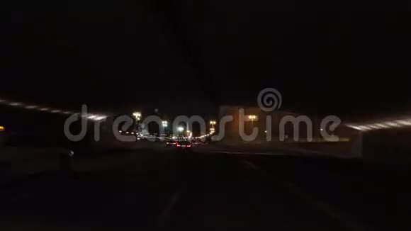 夜间城市交通视频的预览图