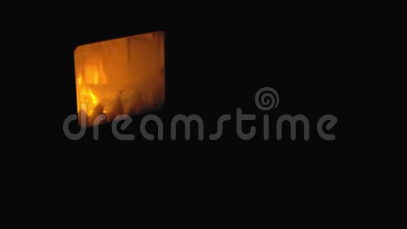 火的地方晚上的鸽子视频的预览图