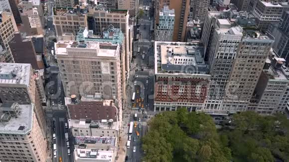 曼哈顿纽约Flatiron大楼的鸟瞰图以上住宅及商业楼宇视频的预览图