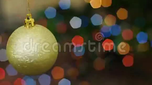 圣诞金球在波克旋转标题领域视频的预览图