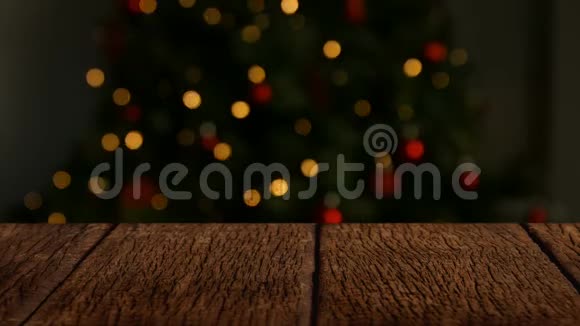木质前景树和灯的圣诞背景视频的预览图