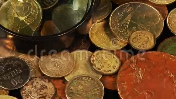 硬币背景循环视频的预览图