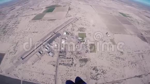 跳伞运动员在亚利桑那州上空跳伞航班晴天极端飞行视频的预览图