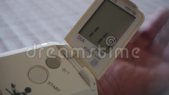血压便携式医疗诊断设备视频的预览图