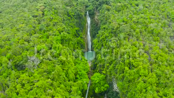 美丽的热带瀑布菲律宾宿务视频的预览图