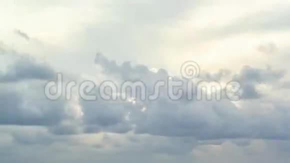 云随日落背景移动时间流逝视频的预览图