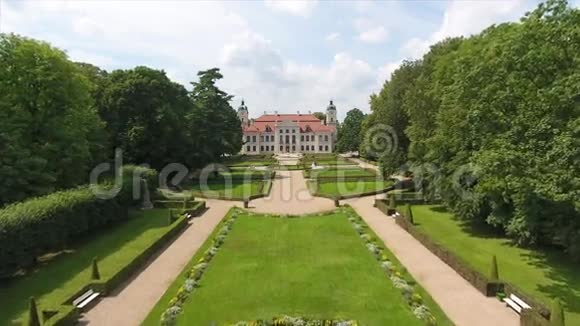 宫殿花园鸟瞰科兹洛卡视频的预览图