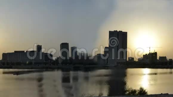 吉达海滨从黎明到日出视频的预览图
