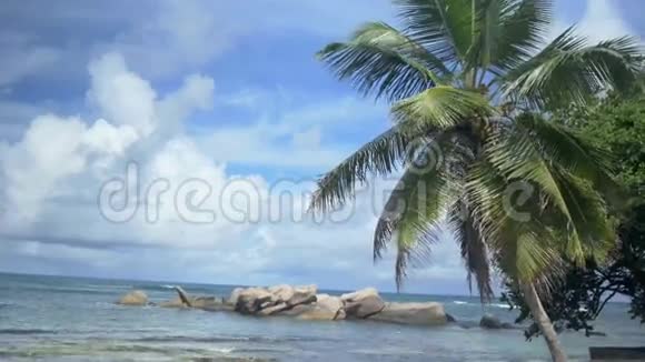 AnseBeauVallon热带海滩塞舌尔马埃岛视频的预览图