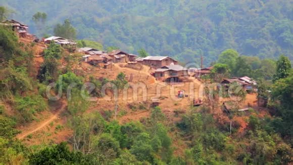 老挝Pongsali山上的ZoomAkha部落村视频的预览图