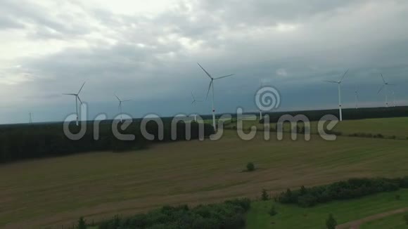 风车风力发电技术无人机空中观景台视频的预览图