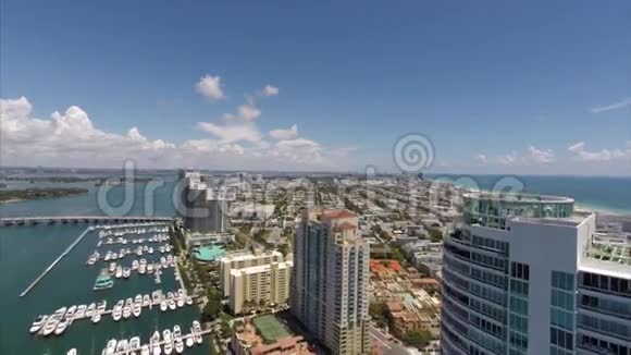 空中降落迈阿密海滩无人机视频的预览图