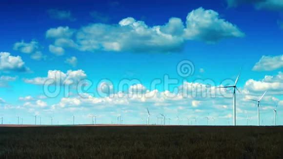 智慧利用自然资源的理念风力涡轮机时间流逝全景视频的预览图