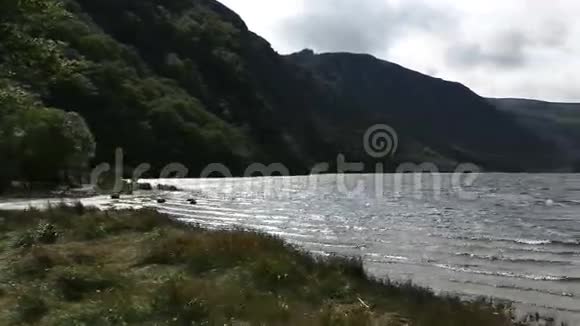 上湖在格伦达洛雨后视频的预览图