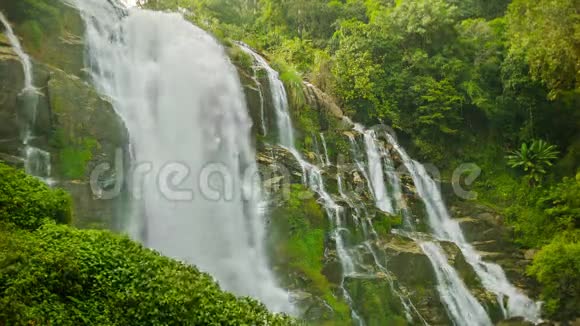泰国清迈附近的高山瀑布视频的预览图