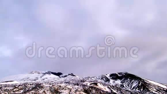 在雪地里斜坡埃特纳意大利西西里时间流逝视频的预览图