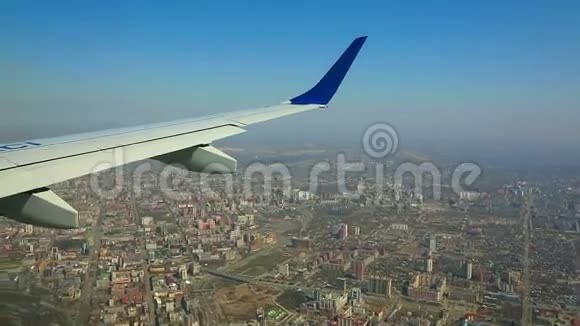 在城市上空飞行视频的预览图