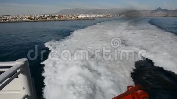 克里特岛游泳渡轮上的景色视频的预览图