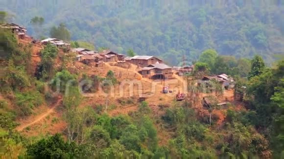 老挝Pongsali山上的ZoomAkha部落村视频的预览图