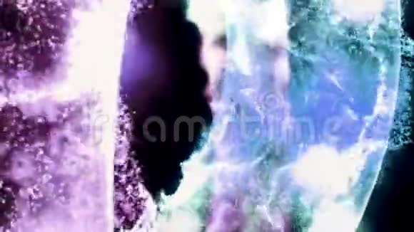 霓虹闪烁的星尘圈的闪闪粒子旋转在黑色的背景上动画神奇的旋转环视频的预览图
