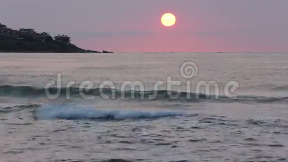 太阳从海平线升起视频的预览图