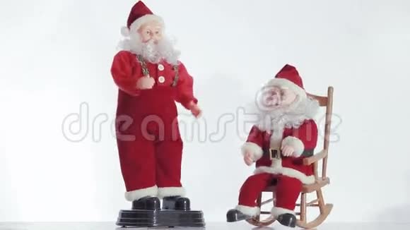 两个圣诞老人喜欢圣诞节视频的预览图