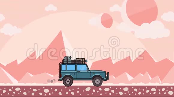 带行李箱的带有动画的SUV车车在屋顶的后备箱里穿过外星沙漠景观离开公路视频的预览图