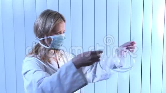 护士在医院工作的录像视频的预览图