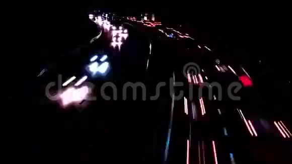 晚上的高速公路视频的预览图