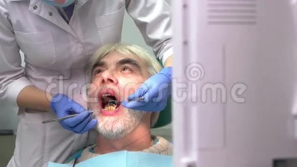 牙齿不好的老人视频的预览图