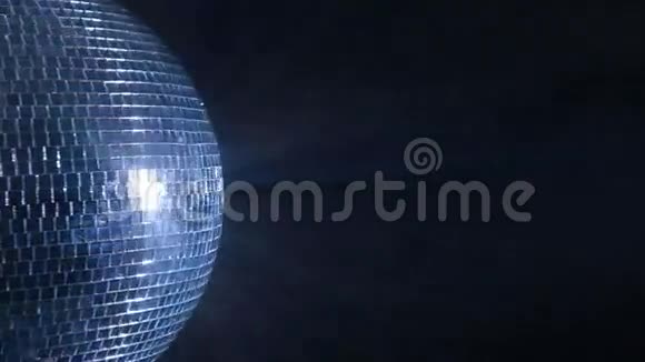 半个镜球反射蓝白光视频的预览图