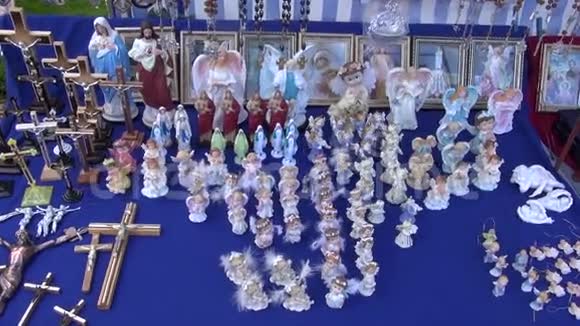 基督教纪念品在市场上视频的预览图