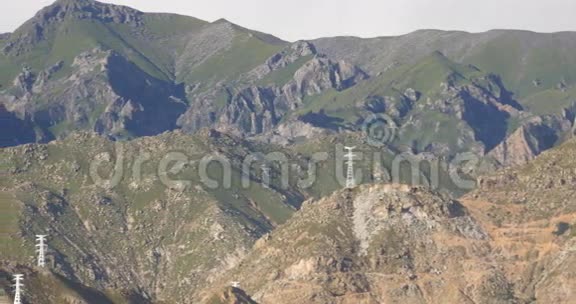 拉萨山顶山谷乌云密布世界屋顶西藏视频的预览图