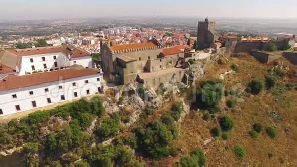 背景鸟瞰图上的城镇帕尔梅拉城堡视频的预览图