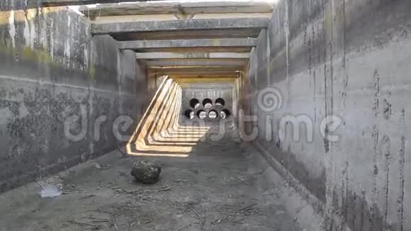 渠灌溉系统稻田灌渠混凝土隧道视频的预览图